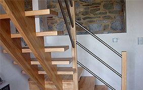 escalier en bois avec rampe en inox