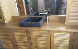 meuble évier en bois avec miroir